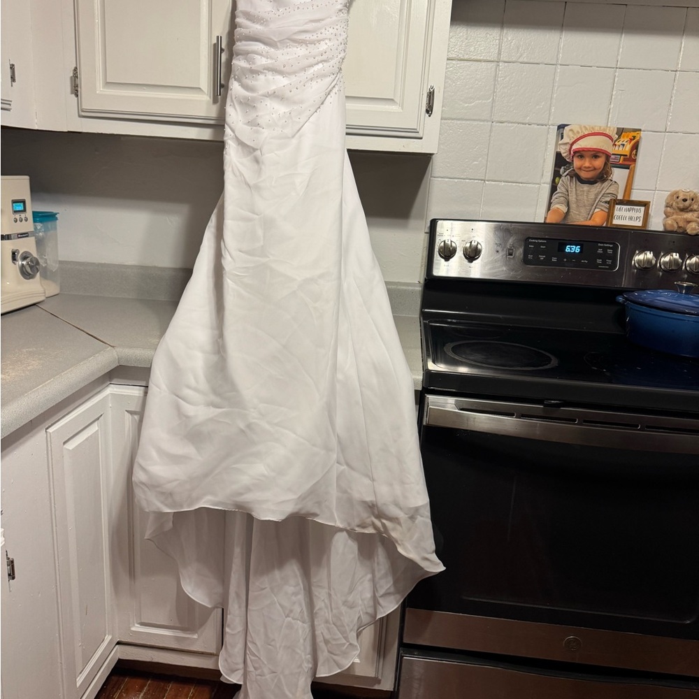 David's Bridal White ruched Strapless Beaded Wedding Dress size 10 - Picture 5 of 11